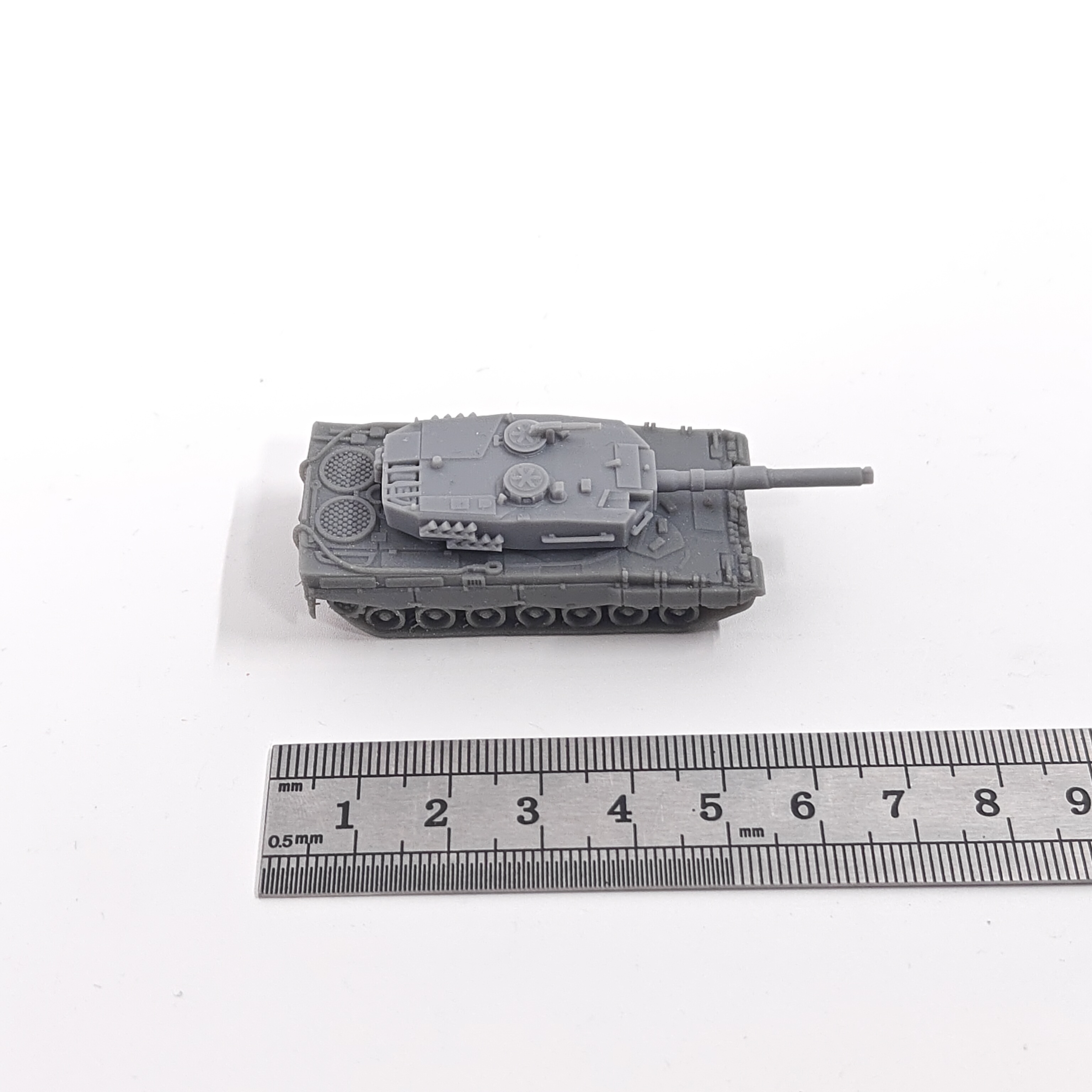 1/144 Scale Leopard 2 Main Bat - Model Kit Warhammer review and price